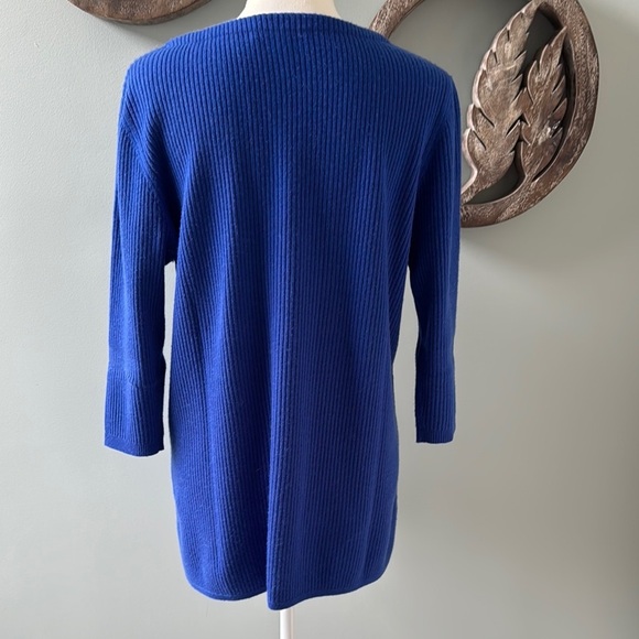 Neiman Marcus Blue V-Neck Sweater with 3/4 Sleeves. Size L - Picture 3 of 4